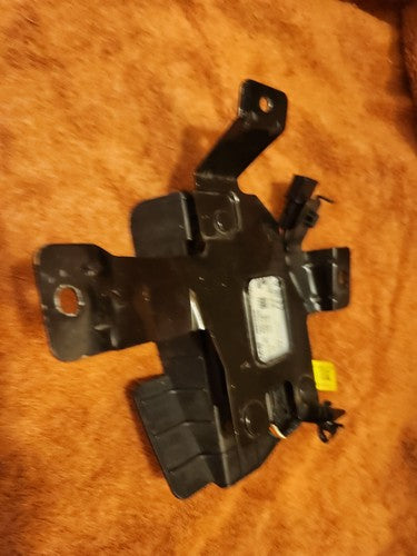 16-19 HYUNDAI ELANTRA LEFT SIDE BLIND SPOT RADAR SENSOR 95811-F2200 OEM Bracket 