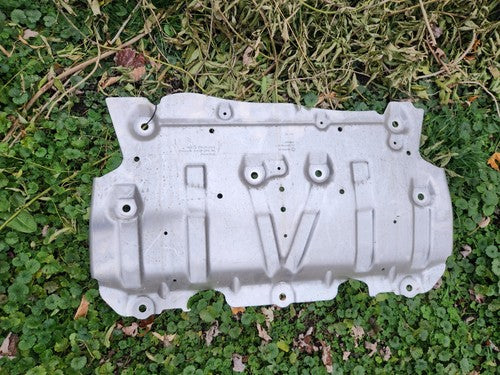 BMW 3 Series G20 G21 xDrive Front Underbody Engine Cover Plate 6878580 330 M240