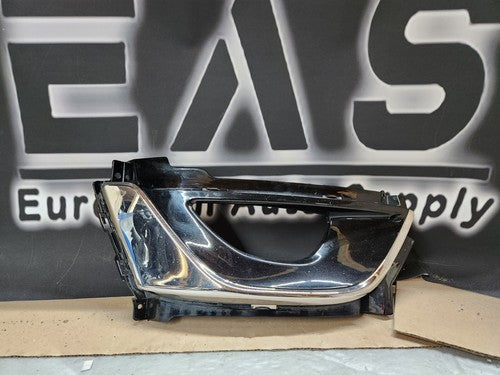 2014-2016 KIA CADENZA RIGHT FOGLIGHT BEZEL 865643R500 OEM