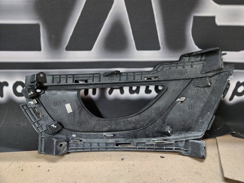 2014-2016 KIA CADENZA RIGHT FOGLIGHT BEZEL 865643R500 OEM