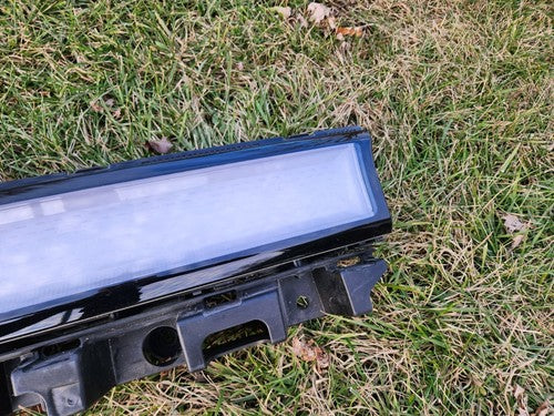 2021 22 23 RIVIAN R1T R1S FRONT CENTER HEADLIGHT LED LAMP INNER MIDDLE BAR OEM