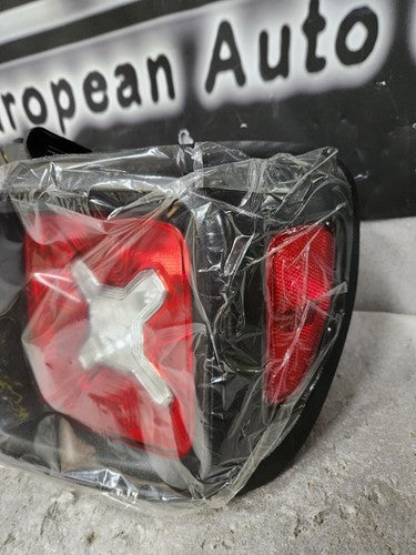 15-19 JEEP RENEGADE SPORT & LATITUDE REAR RIGHT TAILLIGHT LAMP NEW MOPAR GENUINE