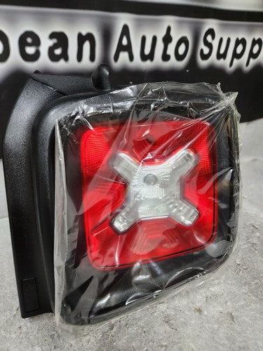 15-19 JEEP RENEGADE SPORT & LATITUDE REAR RIGHT TAILLIGHT LAMP NEW MOPAR GENUINE