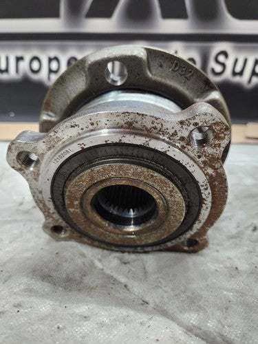 10-18 BMW 535 550 640 650 740 750 Rear Wheel Bearing Spindle Hub F01 F02 F07 F10