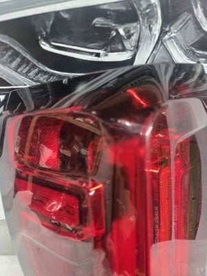 2019 - 2024 GMC Sierra Left Driver OEM LED Taillight Lamp 86820473