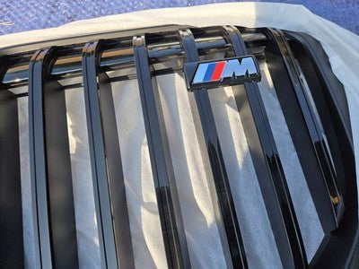 Genuine BMW G07 X7 M60i LCI Facelift M Badge Black Front Kidney Grille NEW OEM