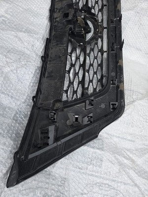 2019 2020 NISSAN PATHFINDER SV GRILLE OEM FRONT CENTER WITH CAMERA 62310 8A40A