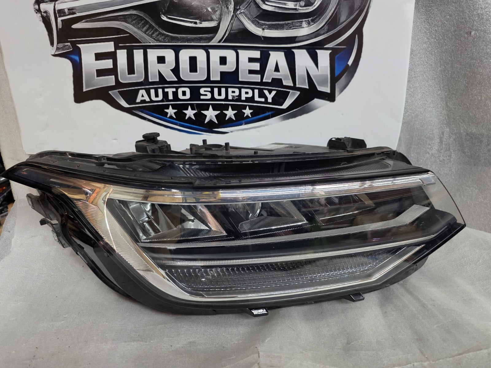 2022 2023 2024 Volkswagen Tiguan LED Headlight Right RH Passenger 5NL941036A OEM