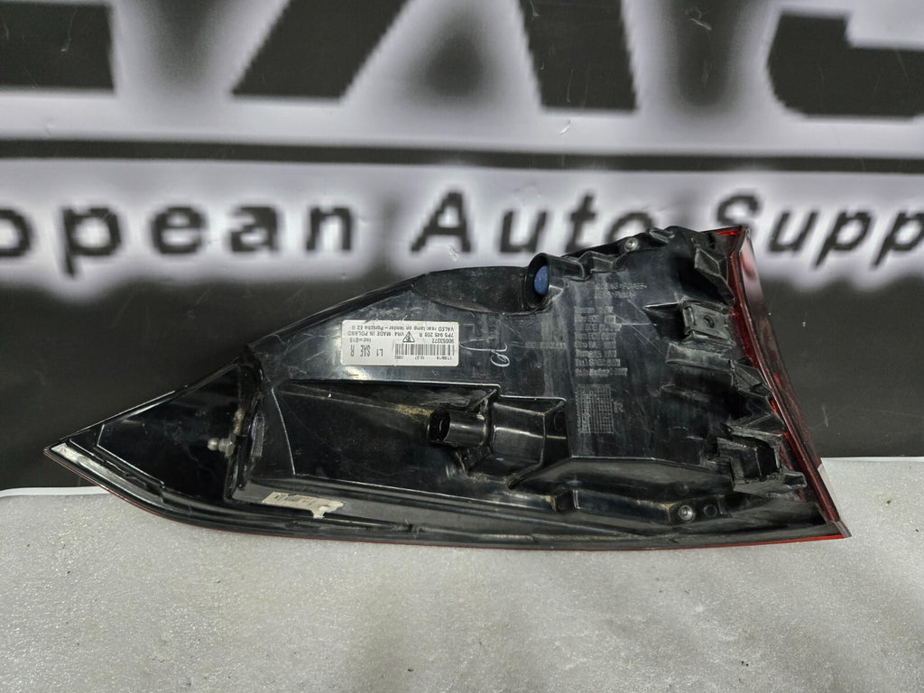 2015-2017 Porsche Cayenne Right RH Passenger Side Rear Tail Light 7P5945208R OEM