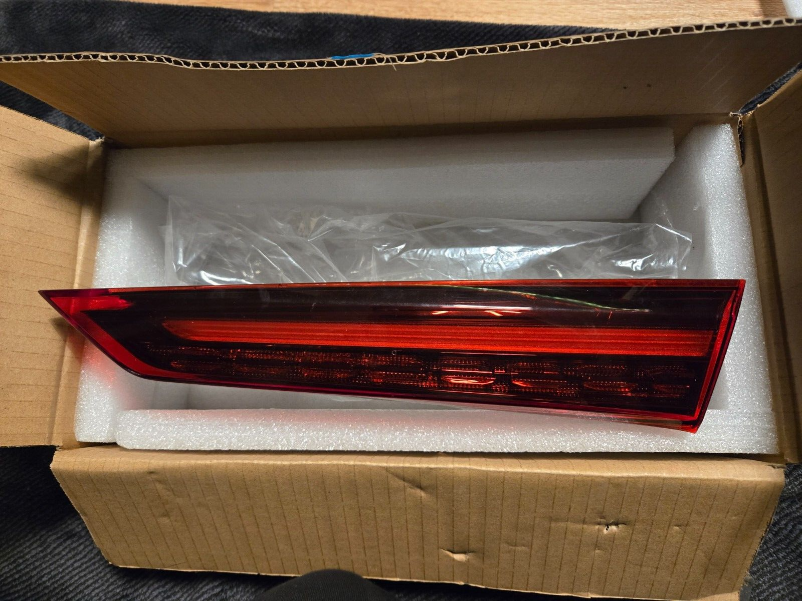 2021-2023 Volvo S60 Rear Right Tailgate Rear Tail Light Lamp 32133725 OEM