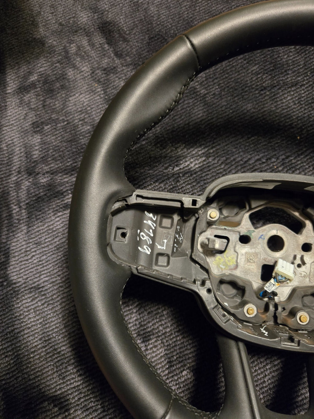 NEW Volvo XC40 Steering Wheel, 3 Spoke - 32366941 OEM 