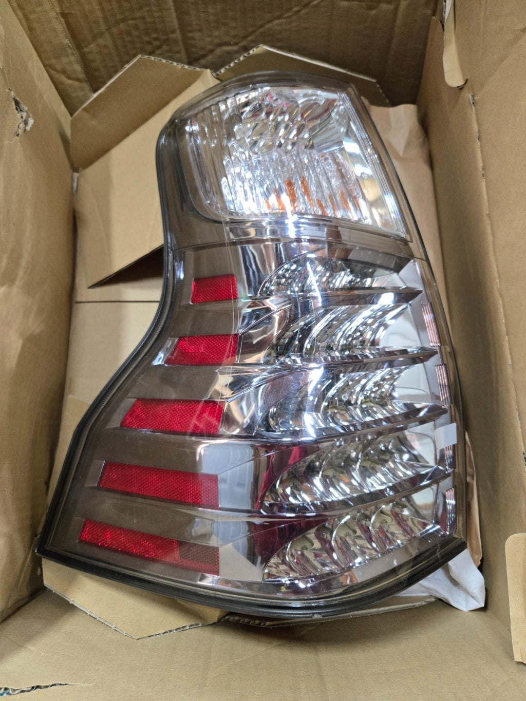 2014 - 2020 LEXUS GX460 LEFT LH DRIVER LED TAIL LIGHT OEM W/ BOX 81561-60B11