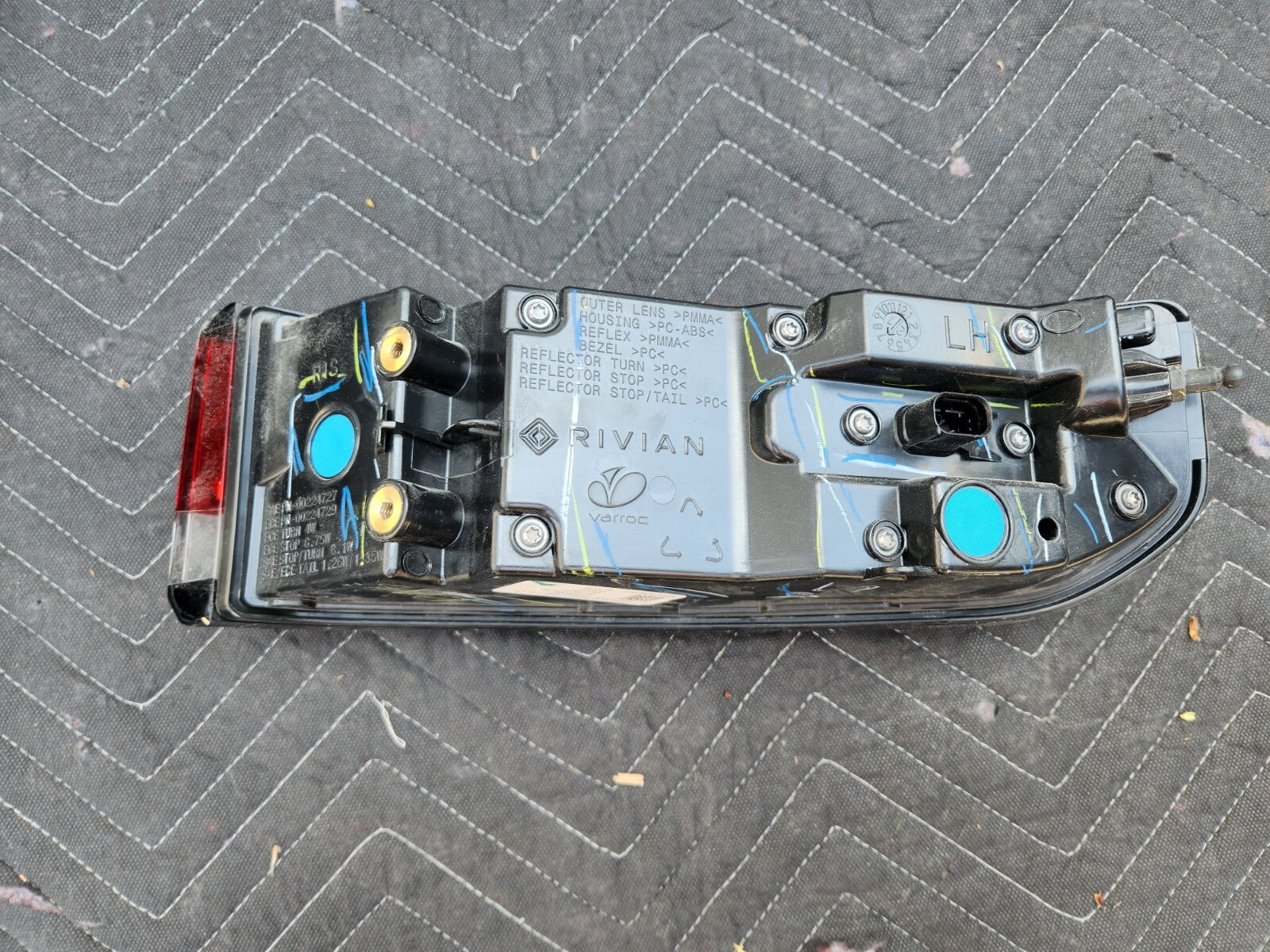 2022 2023 Rivian R1S Rear Left Outer Quarter Panel Tail Light PT00003887 OEM