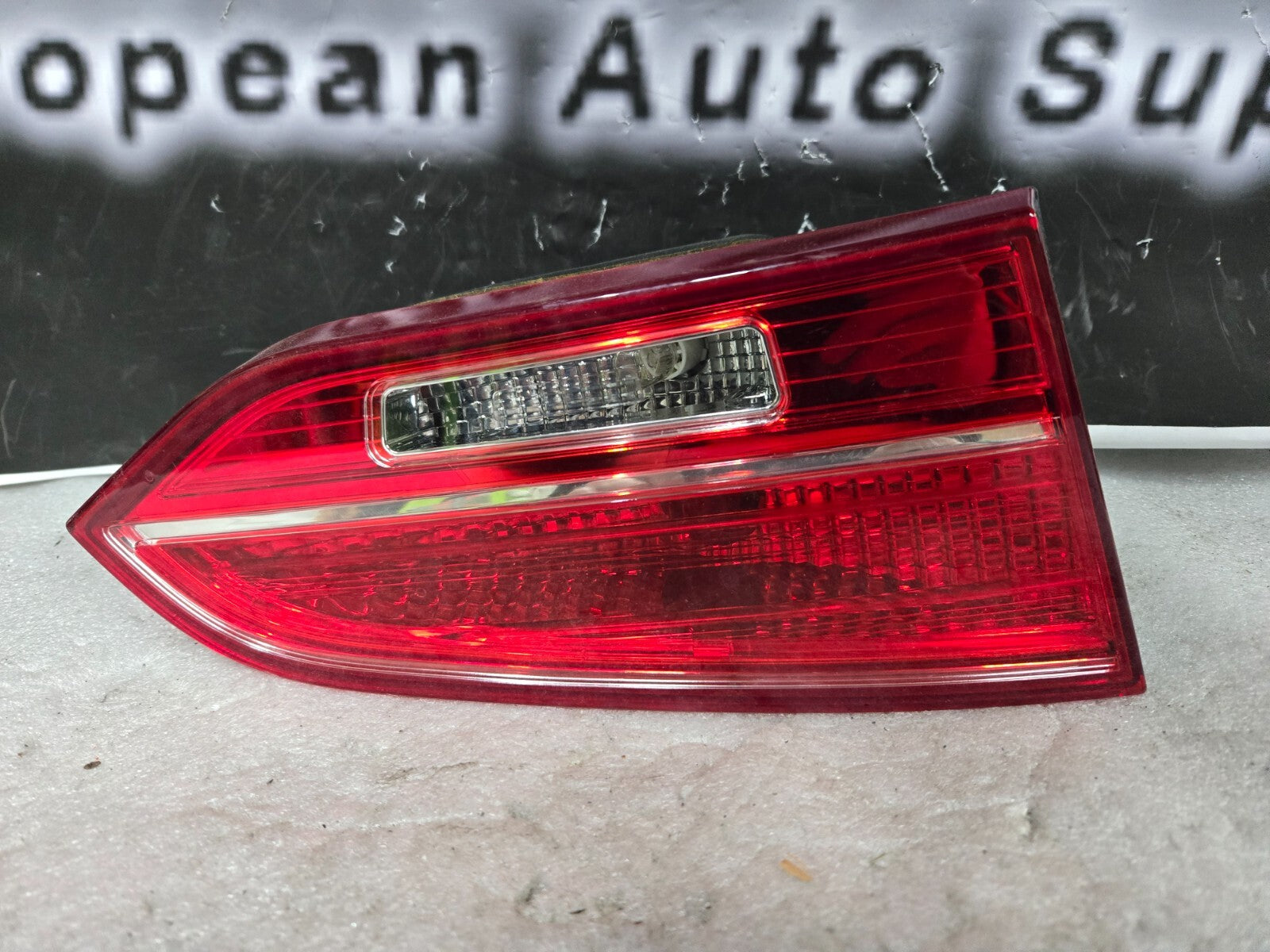 2013-2016 Hyundai Santa Fe Left LH Inner Tail Light Assembly OEM 92405-4Z0