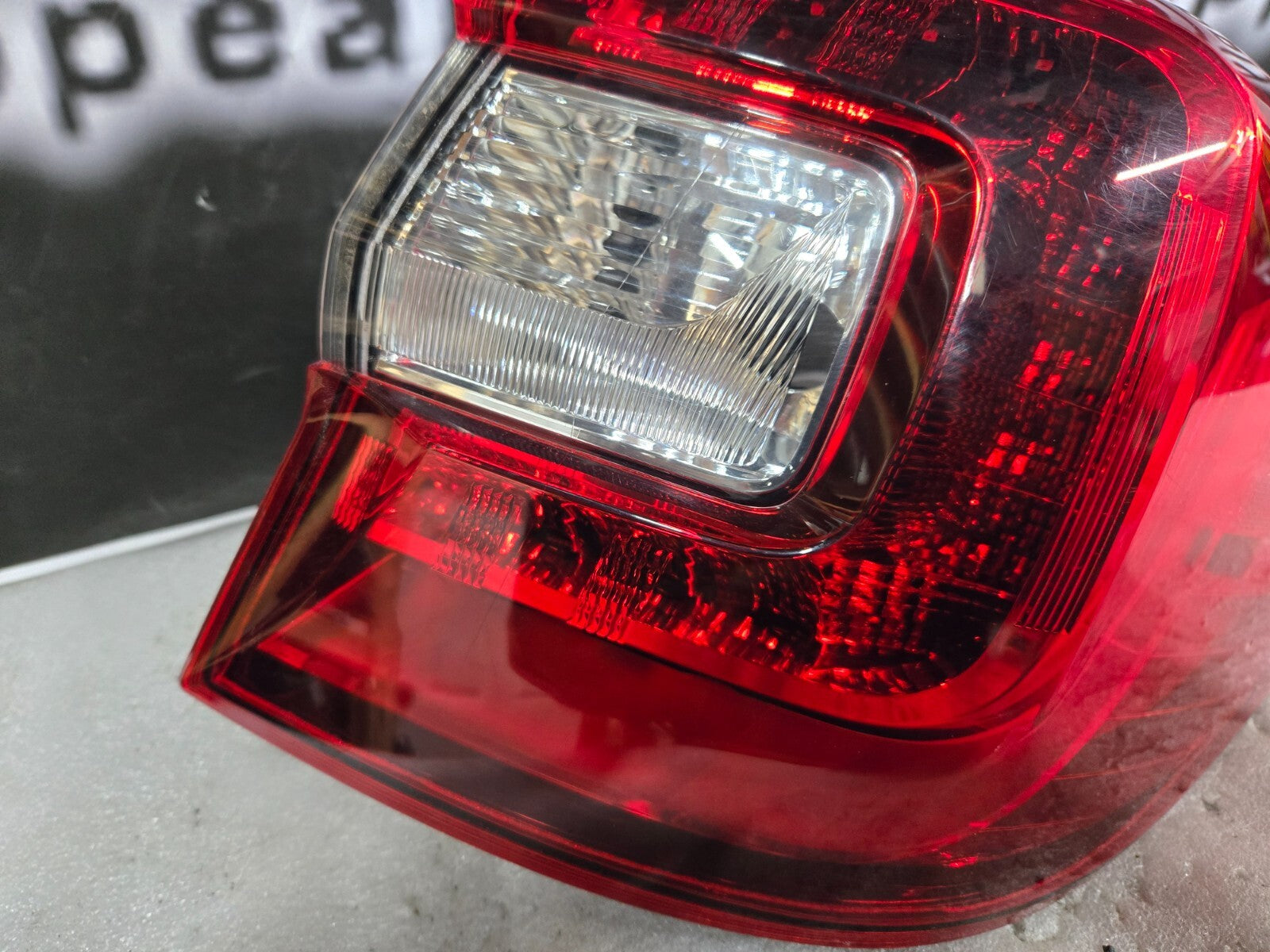 2015-2019 SUBARU OUTBACK HALOGEN HALOGEN REAR RIGHT RH TAIL LIGHT OEM