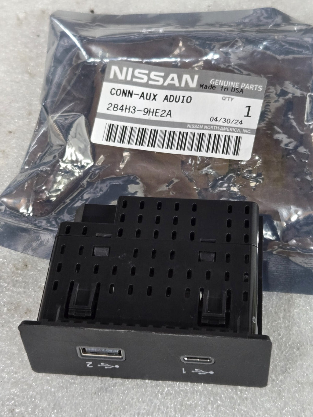 2021 - 2023 NISSAN KICKS DASH DASHBOARD DUAL USB PORT MULTIMEDIA MEDIA HUB OEM
