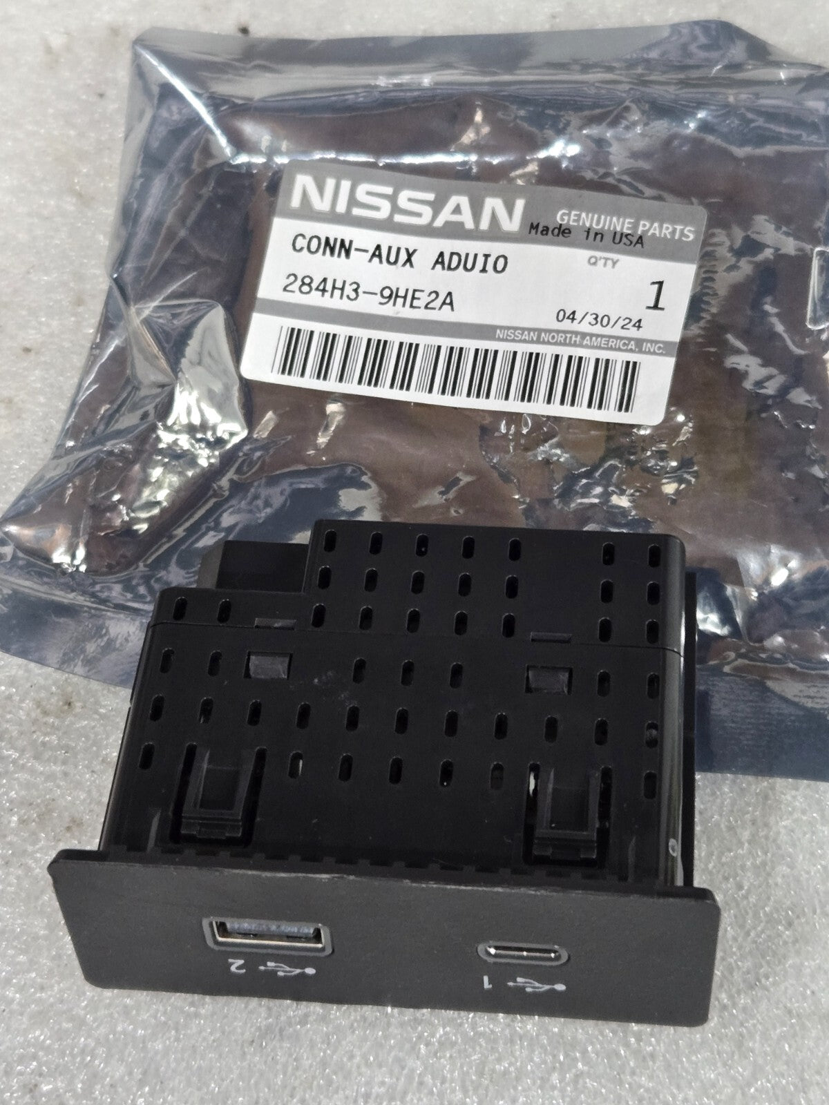 2021 - 2023 NISSAN KICKS DASH DASHBOARD DUAL USB PORT MULTIMEDIA MEDIA HUB OEM