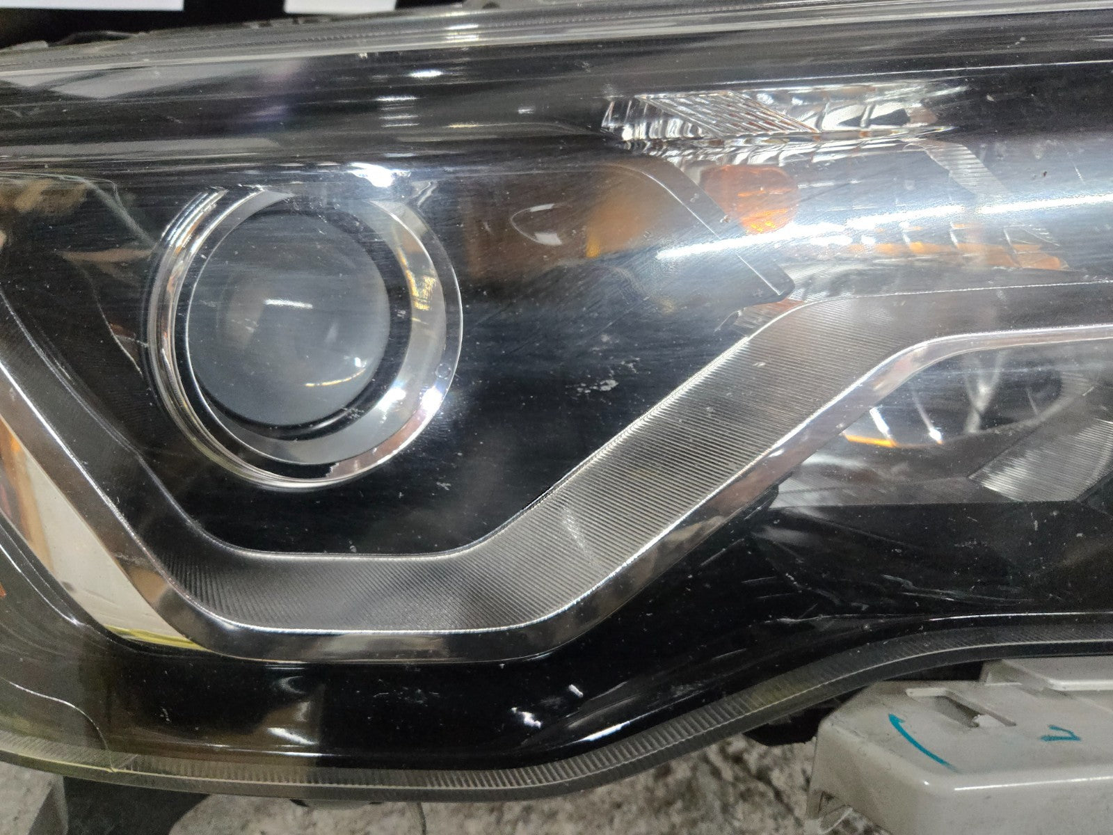 2017-2019 Nissan Pathfinder Right RH Halogen w/LED Headlight 26010-9PF1A OEM