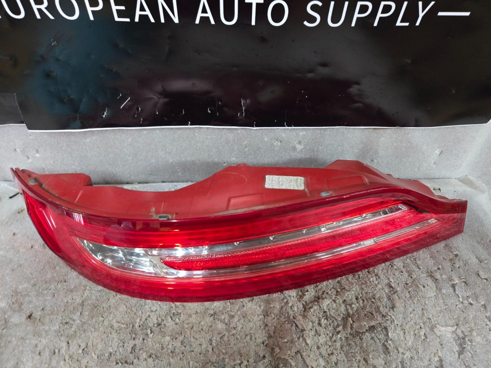 2018-2020 LINCOLN MKC REAR LEFT TAILGATE TAILLIGHT TAIL LIGHT LAMP OEM 80569CA