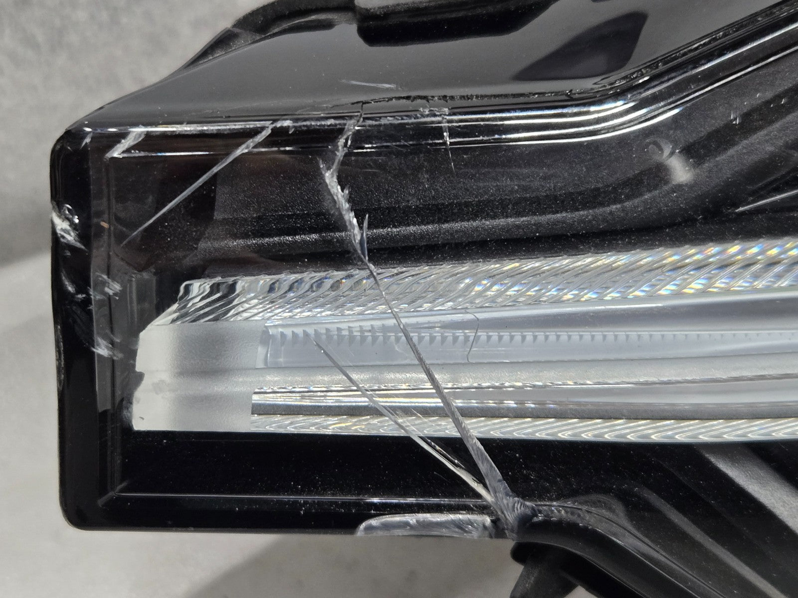 2021-2024 VOLVO XC60 LEFT LH DRIVER HEADLIGHT ADAPTIVE FULL LED OEM 32420428