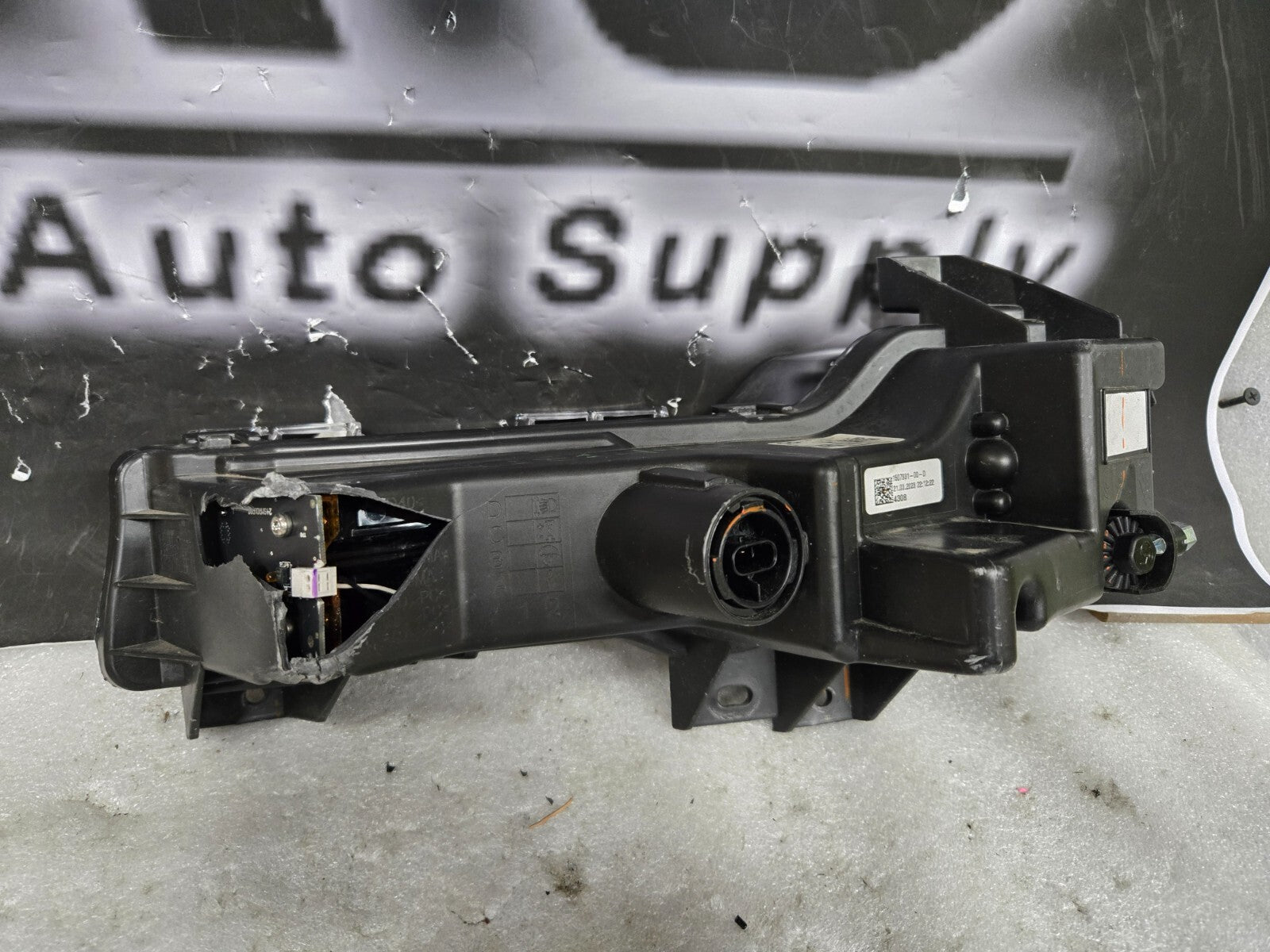 *Damaged* Tesla Model Y Front Right Side Fog Light Lamp 2020 2021 2022 2023 OEM