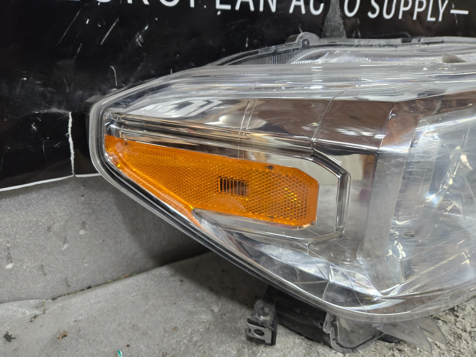 2016-2022 Toyota Tacoma Halogen DRL LED Right Side Headlight OEM 8111004270