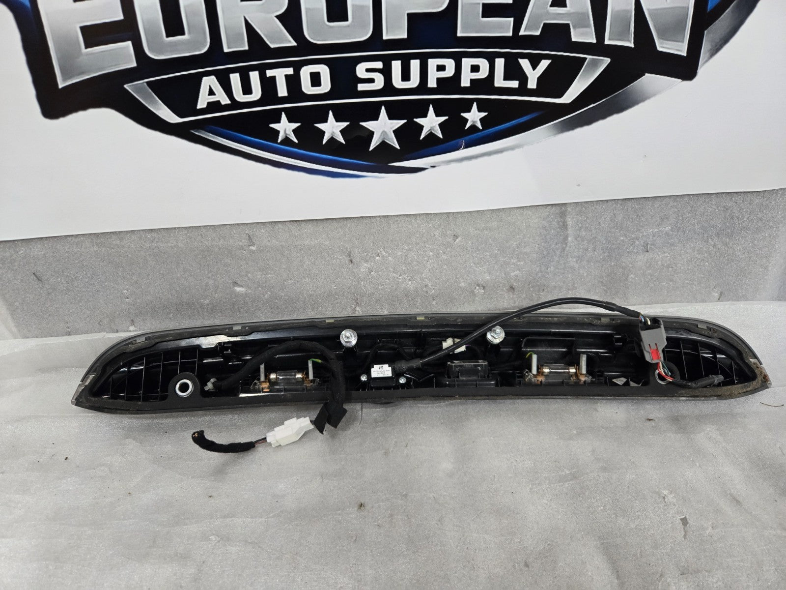 2014-2017 Maserati Ghibli Trunk Deck Lid Cover w/Camera 670010759 OEM 178269
