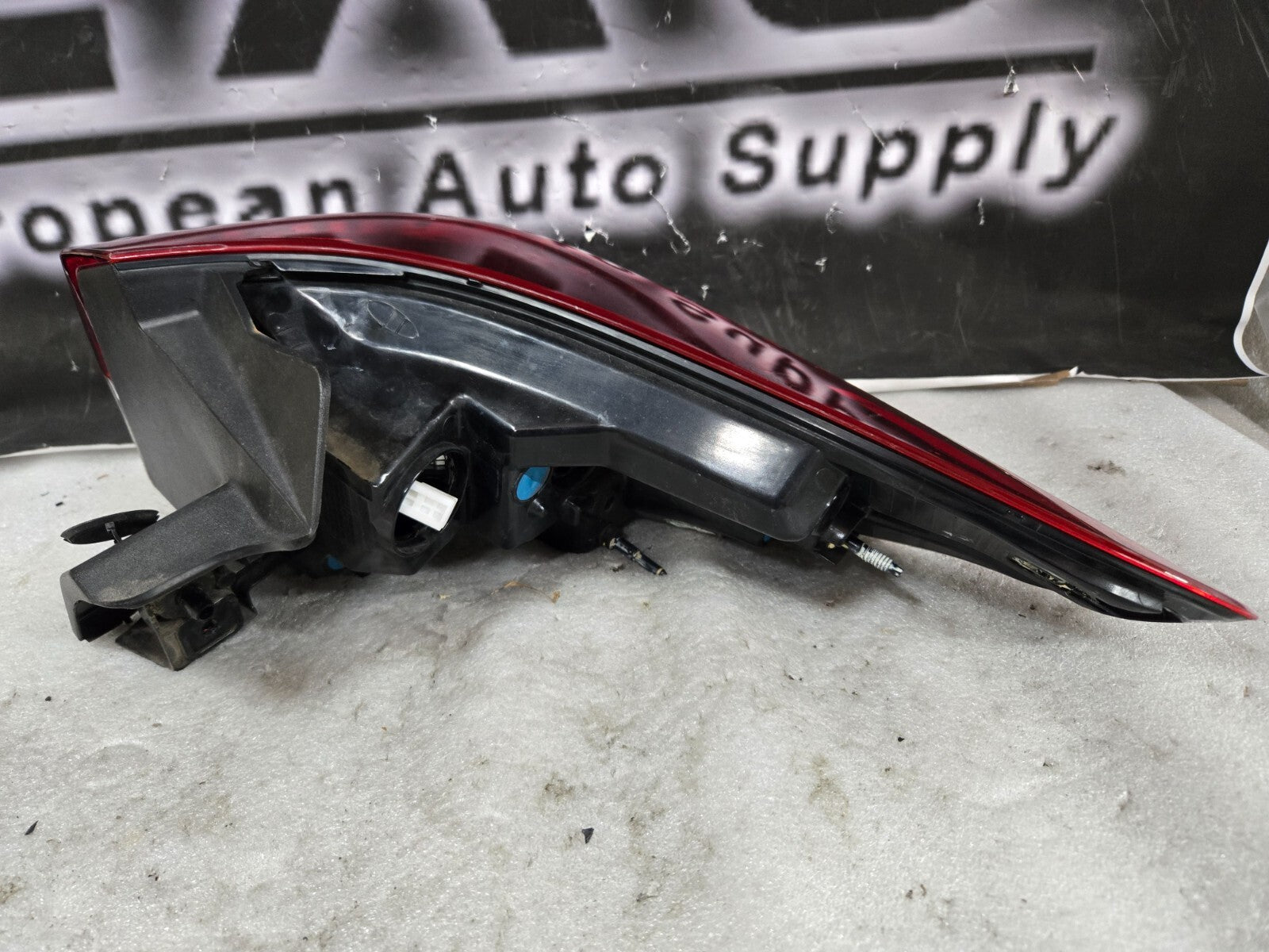 2022-2024 CHEVROLET TRAILBLAZER DRIVER LEFT REAR BRAKE TAIL LIGHT OEM 42764063