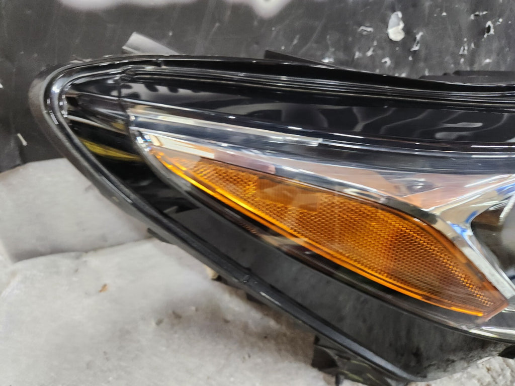 2018 2019 2020 Chevrolet Equinox Headlight Halogen Right RH GM OEM 84428284