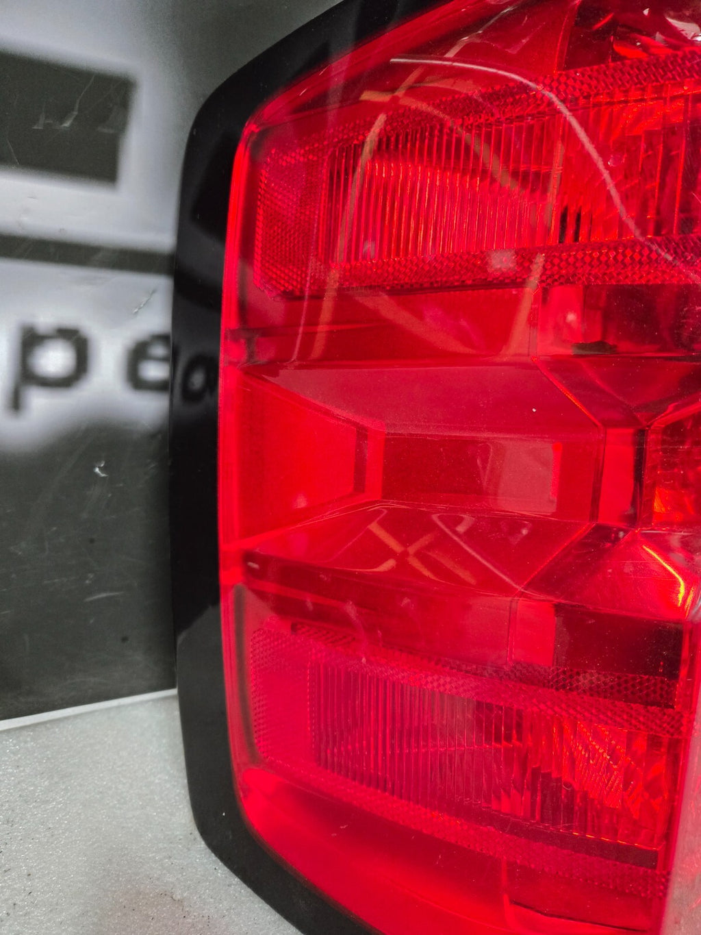 2016-2019 CHEVROLET SILVERADO 1500 TAIL LIGHT OEM LEFT DRIVER HALOGEN 84288722