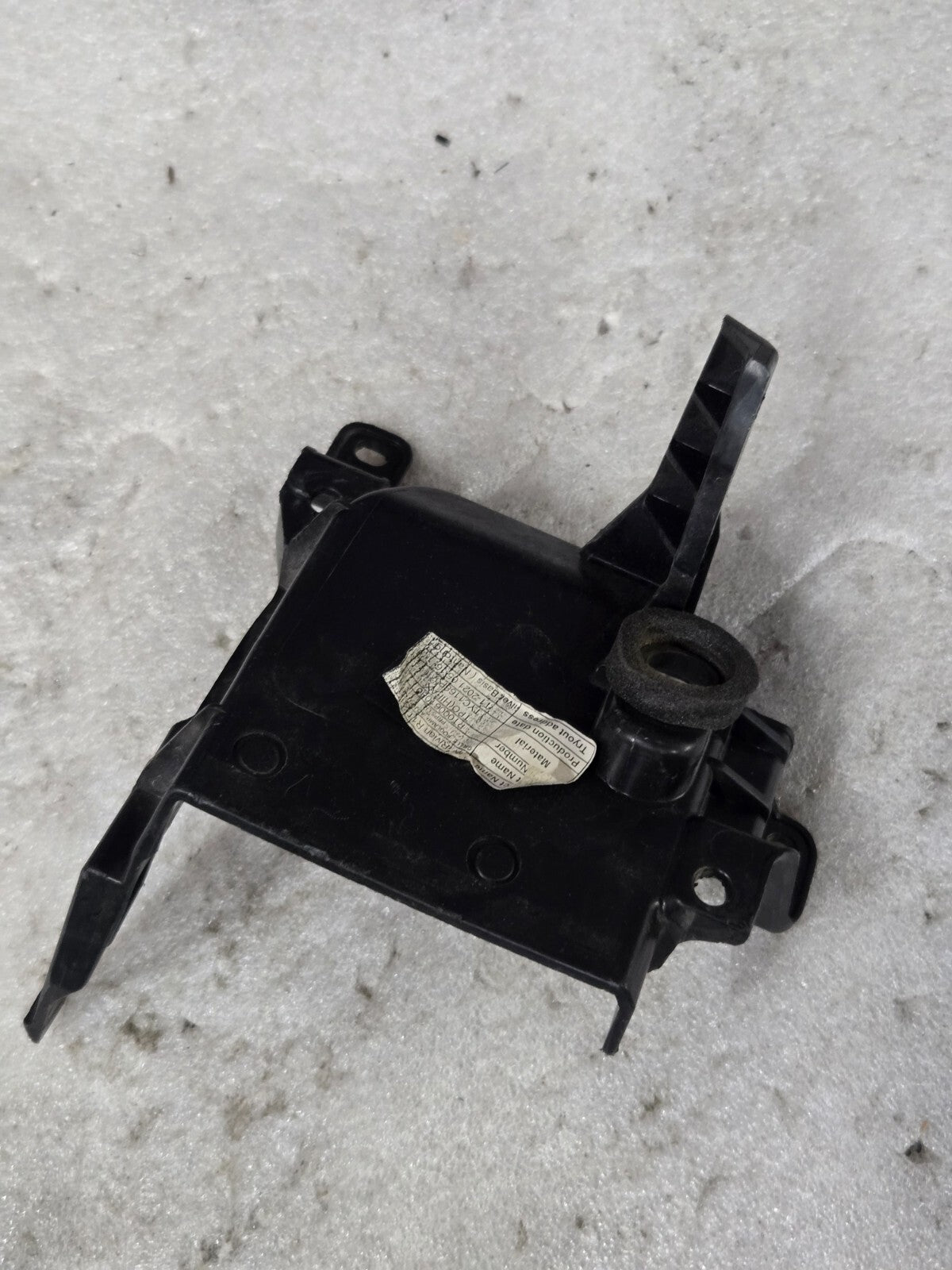 2022 2023 2024 2025 Rivian R1T Front Left Side Bumper Air Duct Bracket Mount OEM