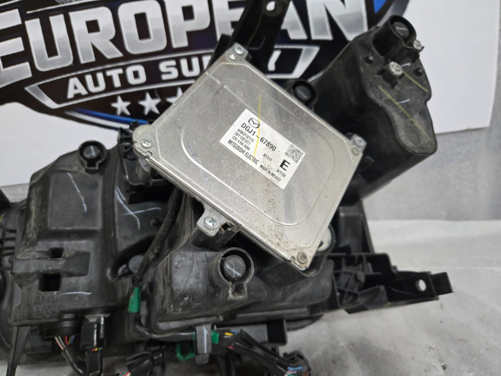 2020-2023 Mazda CX30 Right Passenger WITH Adaptive LED Headlight OEM DGJ1-51030