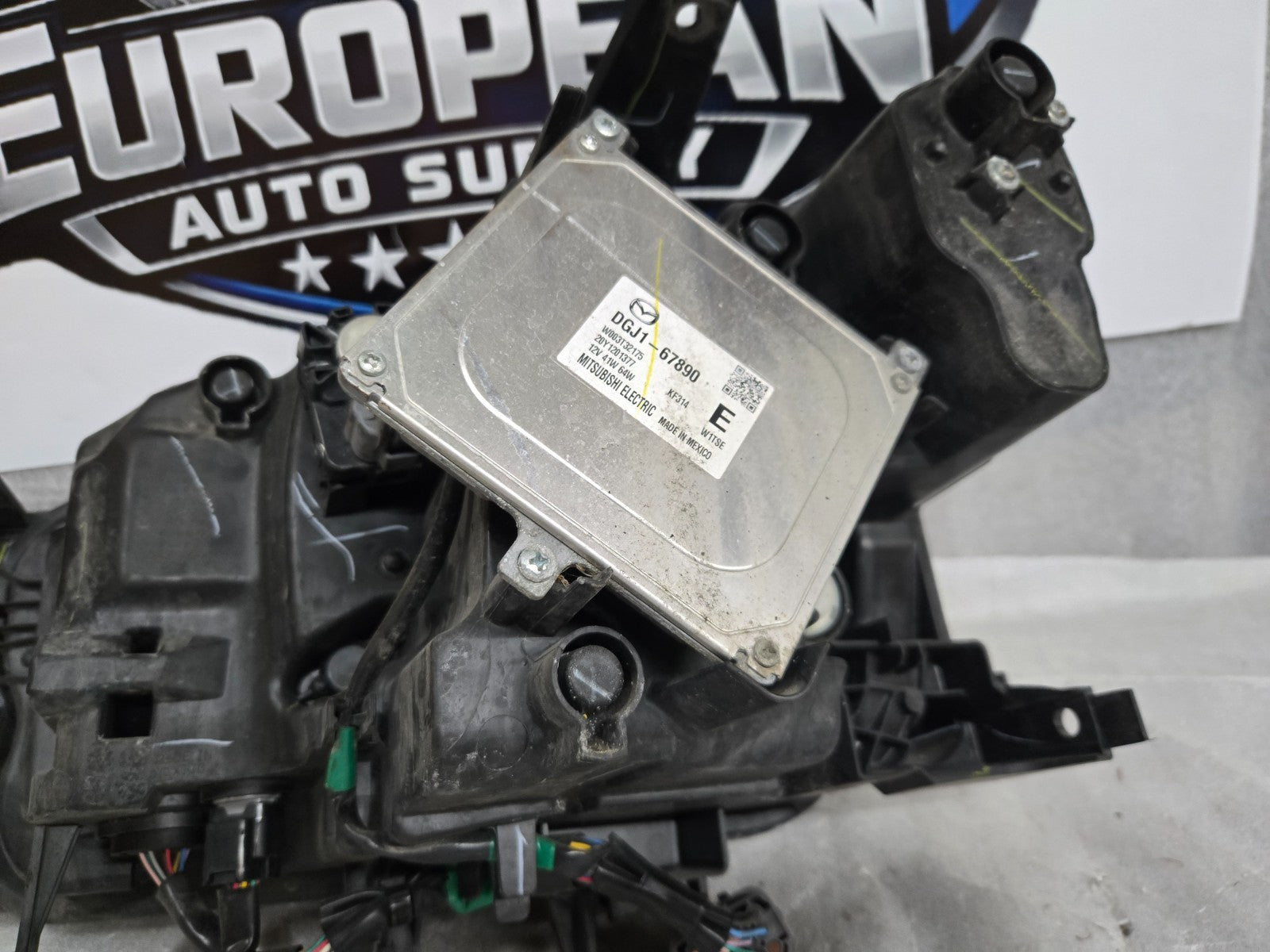 2020-2023 Mazda CX30 Right Passenger WITH Adaptive LED Headlight OEM DGJ1-51030