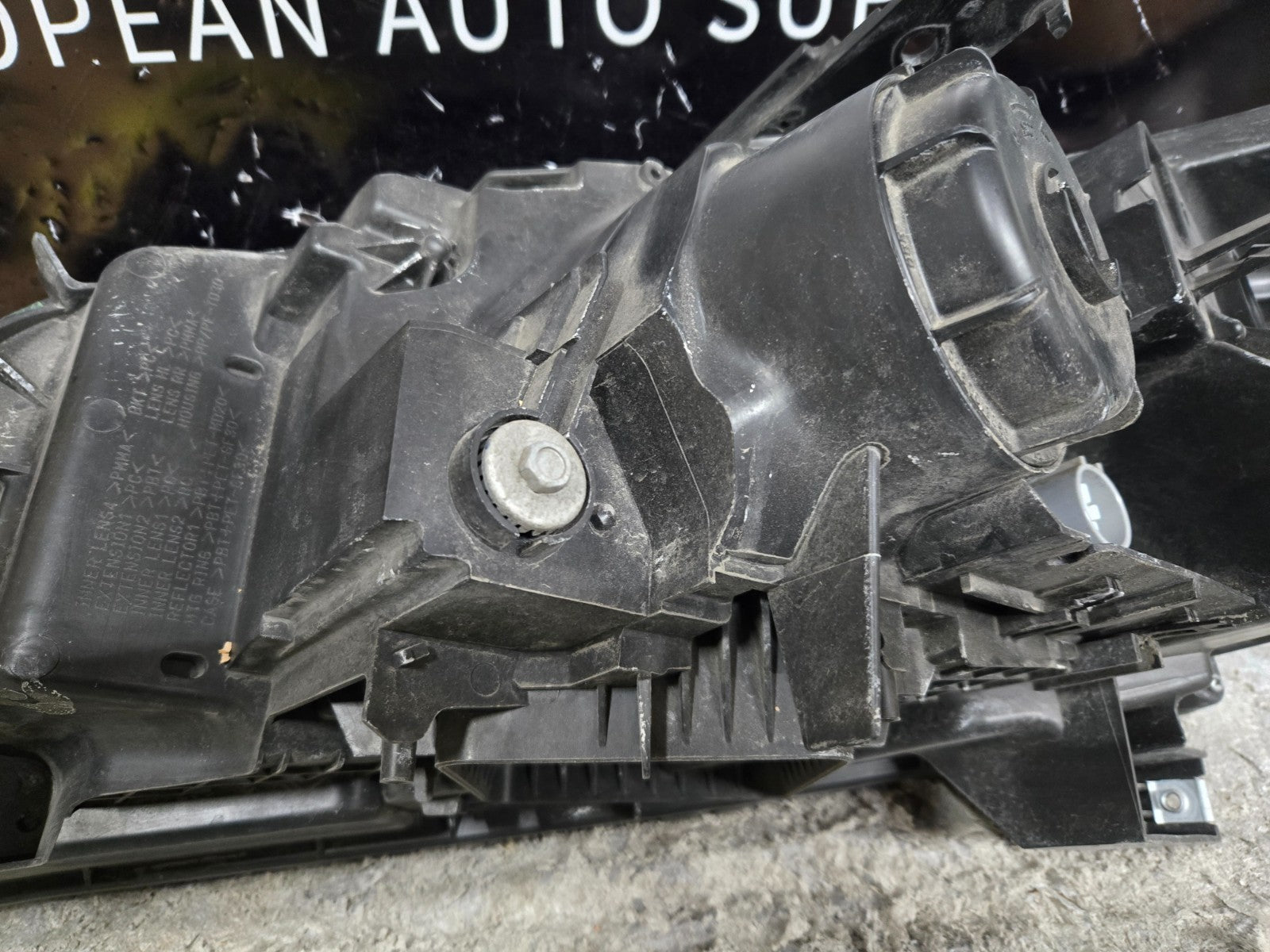 2018-2019 MITSUBISHI ECLIPSE CROSS RIGHT RH PASSENGER HEADLIGHT OEM 26010W510P