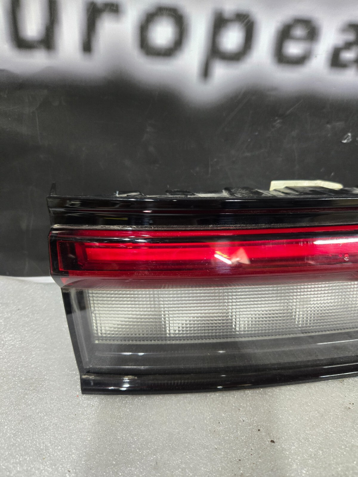 2021 2022 2023 Jeep Grand Cherokee LH Drivers Liftgate Tail Light 68458943AE OEM