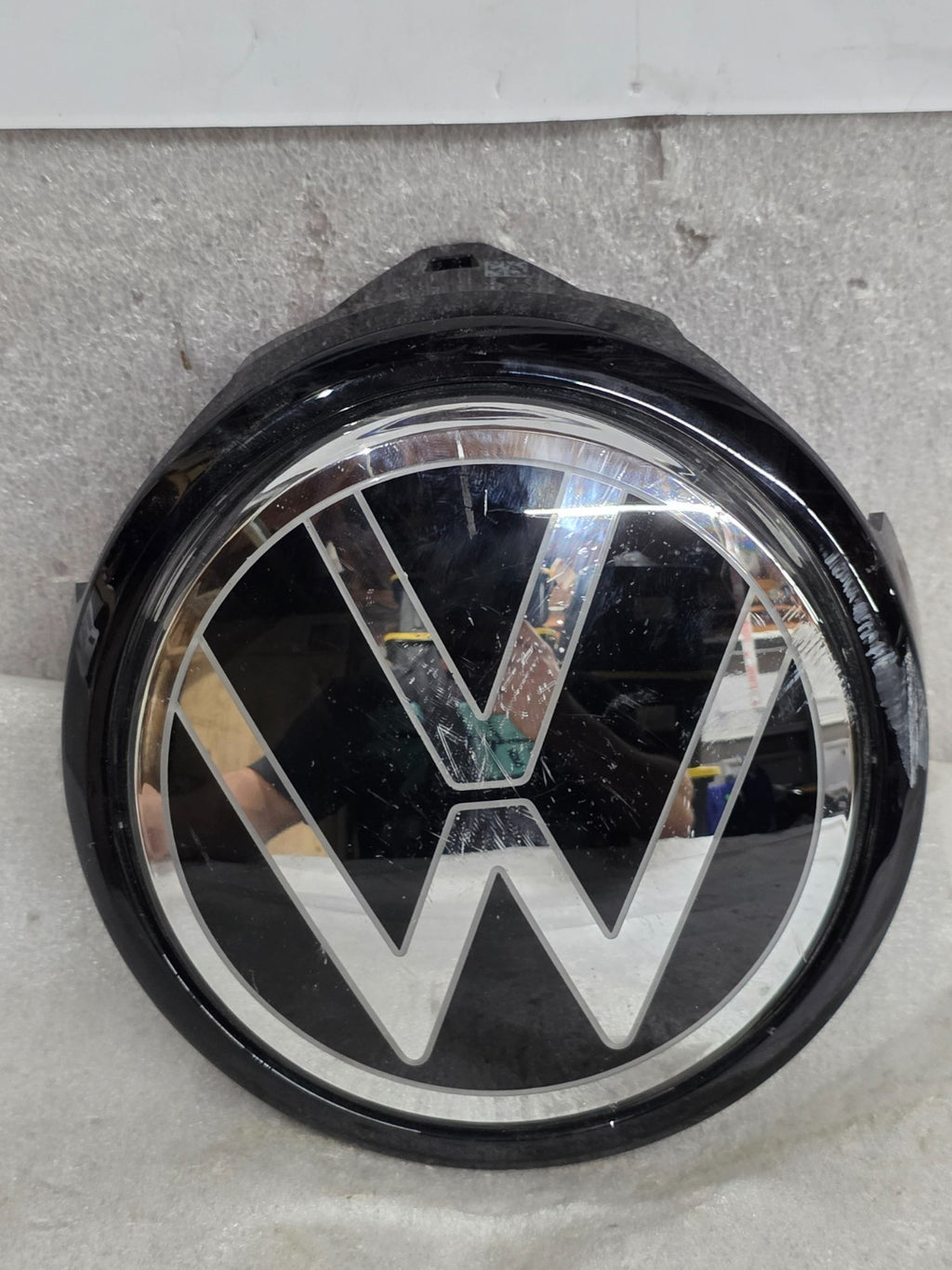 Volkswagen Tiguan III VW Logo Emblem Illuminated Ambient Lighting 571941600 OEM
