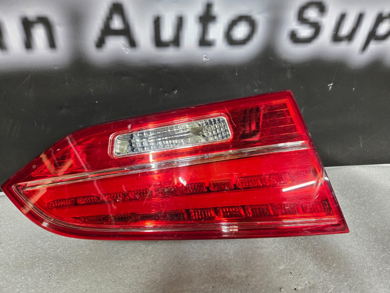 2013 2014 2015 2016 HYUNDAI SANTAFE LH DRIVER SIDE INNER TAIL LIGHT OEM 924054Z1