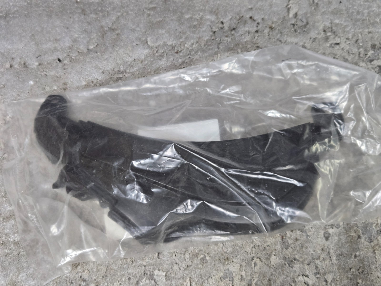 2022-2025 GENESIS GV70 REAR BUMPER CORNER COVER LH DRIVER 86675-AR500 OEM NEW