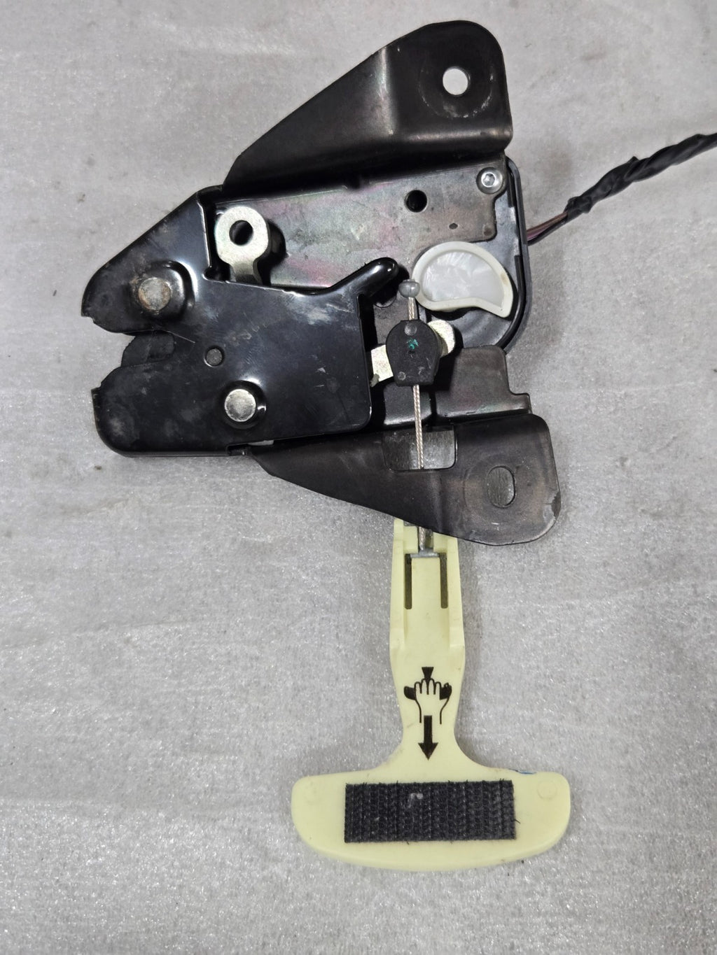 2014 - 2024 Maserati Ghibli Trunk Lid Handle Lock Latch Actuator OEM 670154980