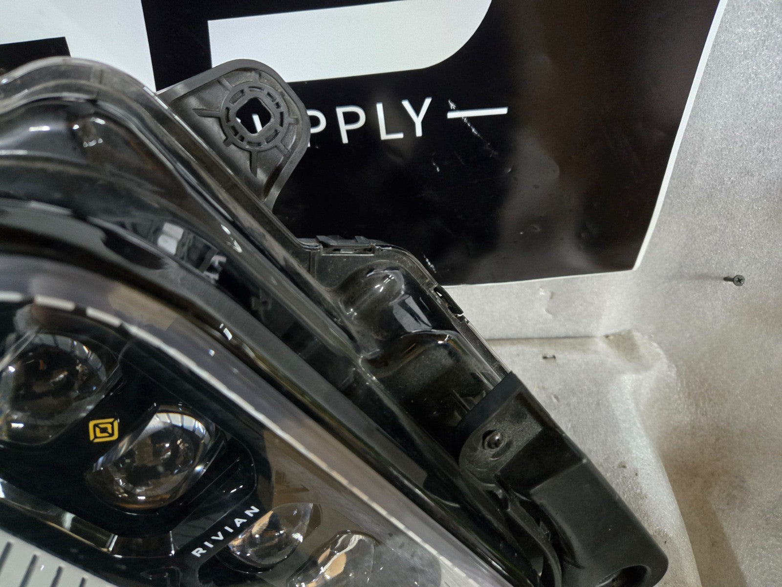 2022-2024 RIVIAN R1T R1S RIGHT PASSENGER SIDE RH HEADLIGHT LED OEM PT00000464-P