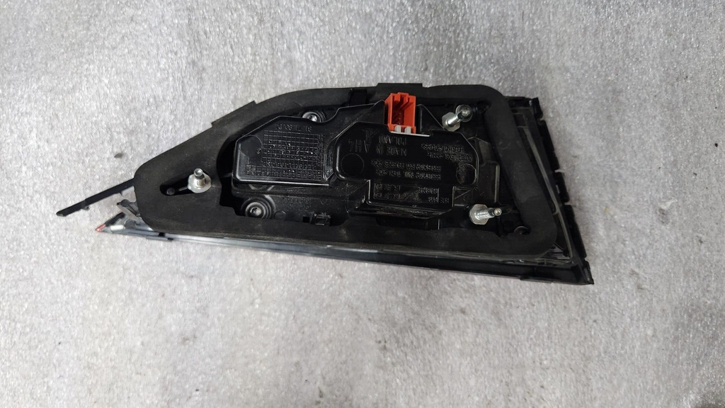 TRUNK-MOUNTED DYNAMIC TAIL LIGHT 8V5945094F AUDI A3 S3 RS3 17-20 RH PASSENGER