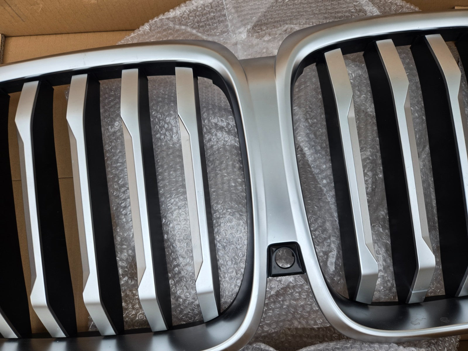 23-26  BMW X5 Front Bumper Grille 51135A67CC4 Camera Hole OEM G05 LCI SILVER 24