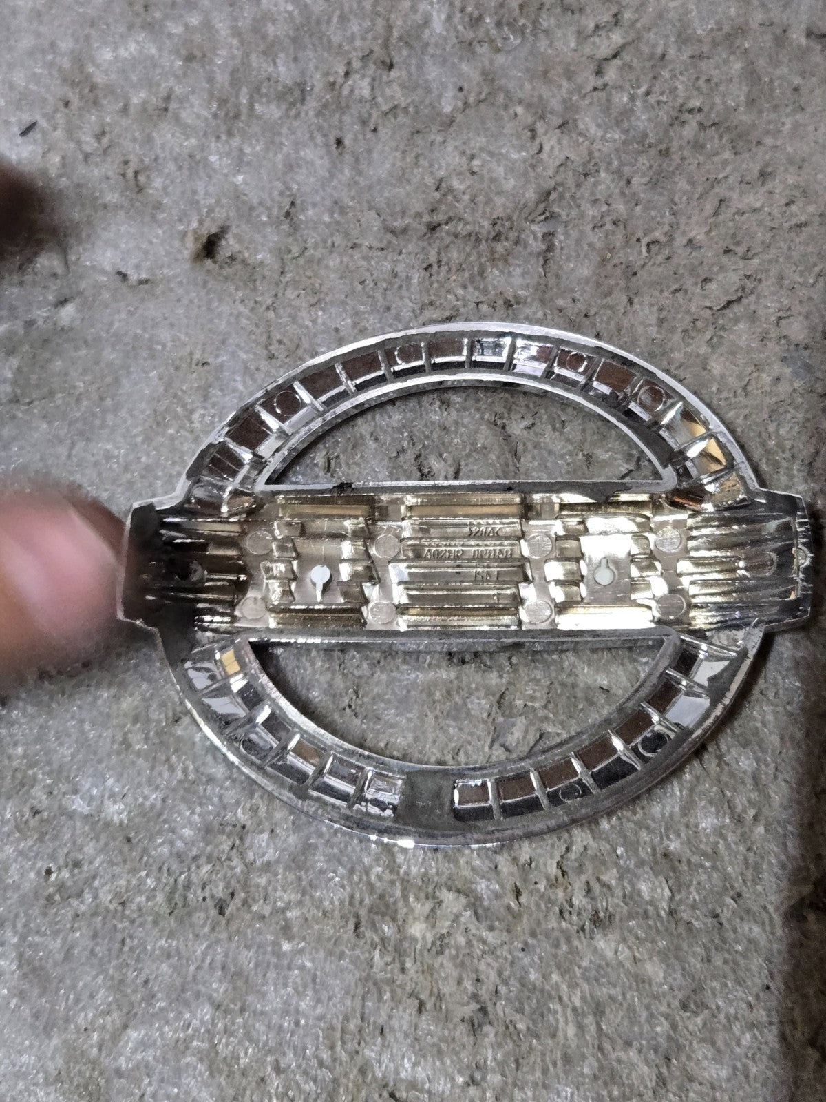 Genuine Nissan Emblem 84890-9HS0A OEM USED
