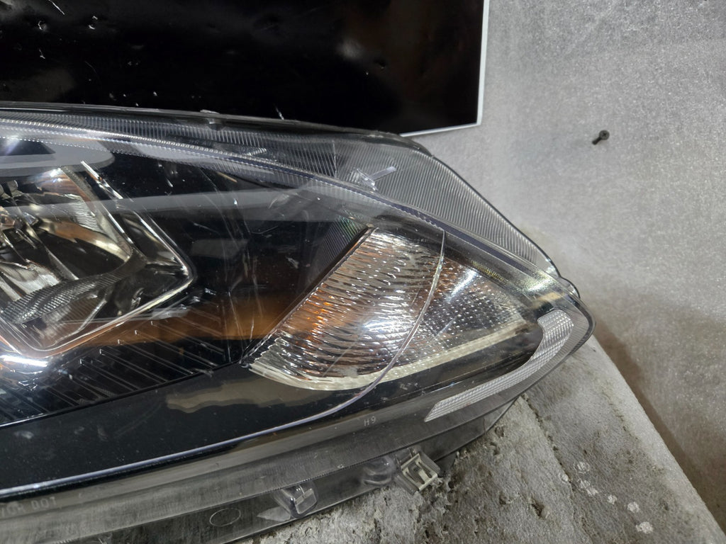 2020 2021 2022 Ford Escape Halogen Headlight Head Light Right OEM LJ6B-13W029-AH