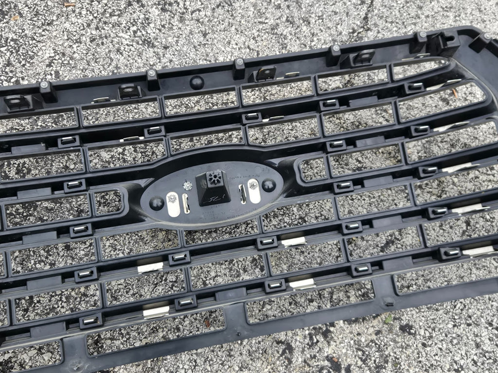 2015-2017 FORD F150 XLT OEM CHROME GRILLE FL34-8200-EBS W/ EMBLEM