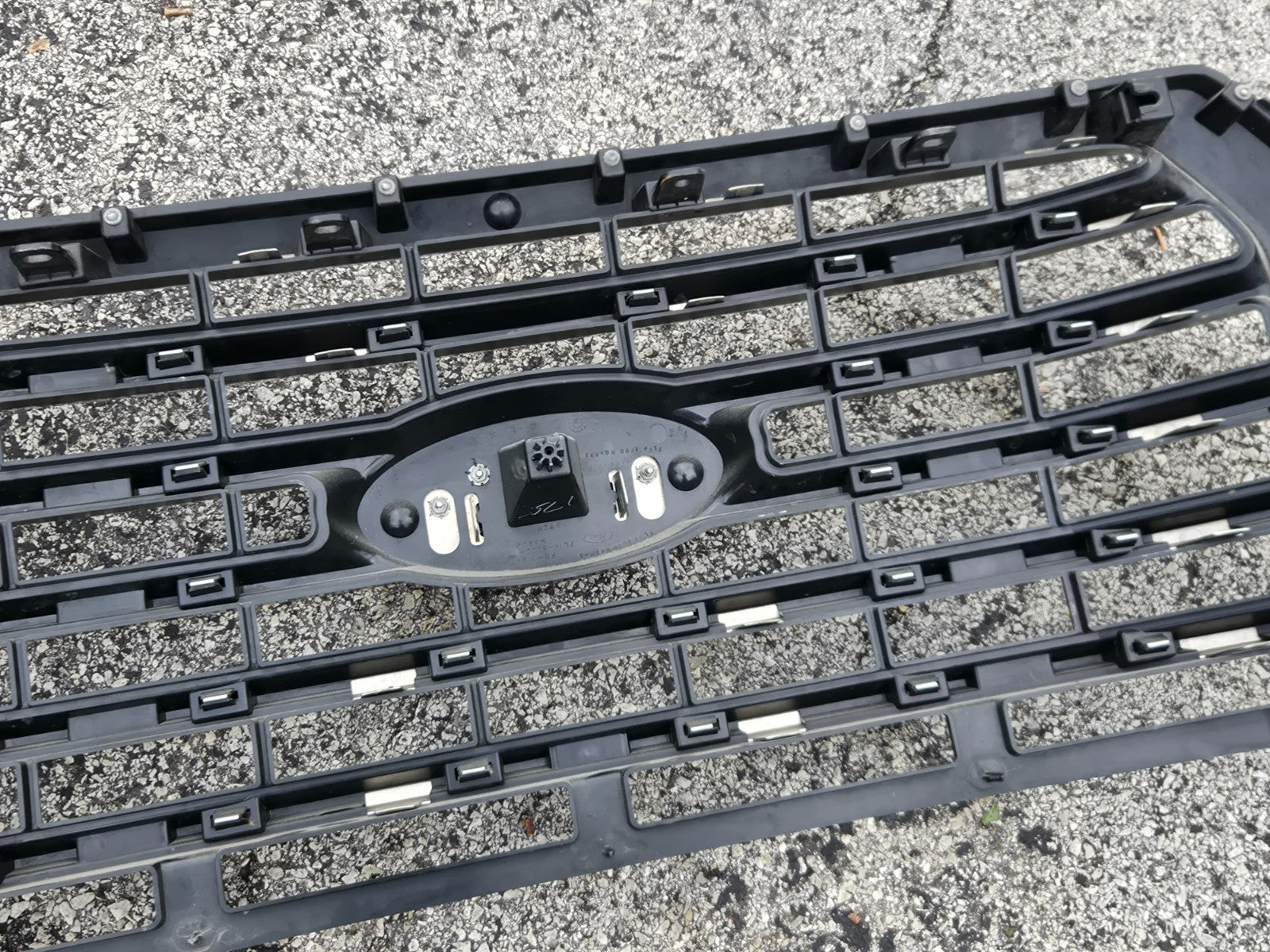 2015-2017 FORD F150 XLT OEM CHROME GRILLE FL34-8200-EBS W/ EMBLEM