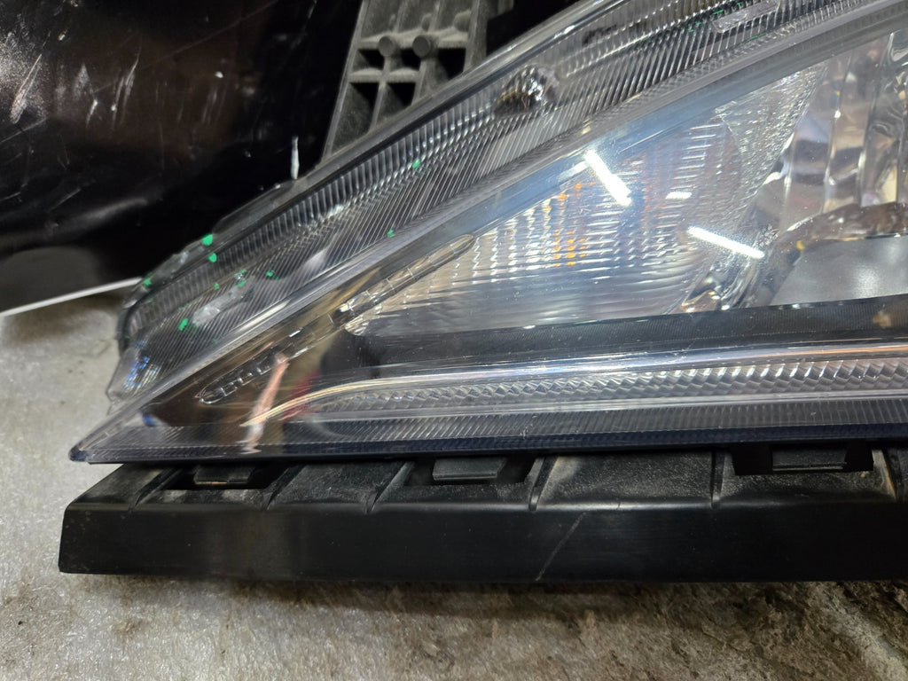 2017-2020 CHRYSLER PACIFICA HEADLIGHT OEM LEFT DRIVER SIDE HID XENON 68228949AF