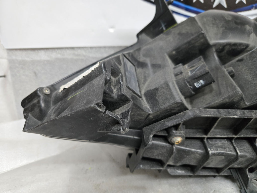 2015-2018 Lincoln MKC Headlight Xenon HID Right Passenger OEM EJ7B-13005-A