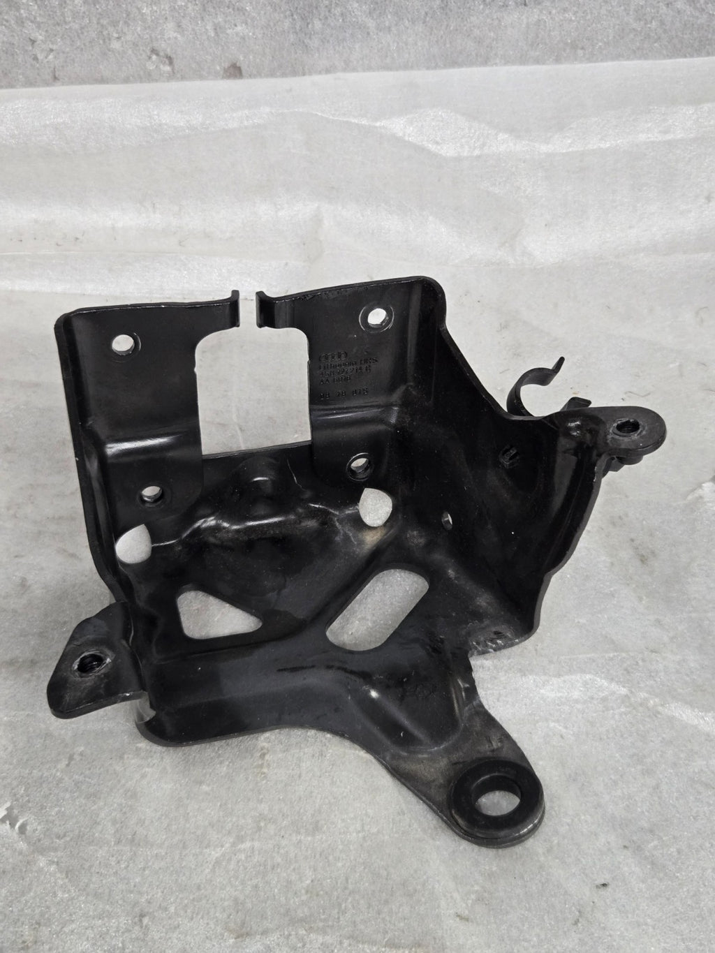 2017-2023 AUDI R8 HURACAN RESERVOIR BOTTLE TANK SUPPORT MOUNT BRACKET 4S0121214C