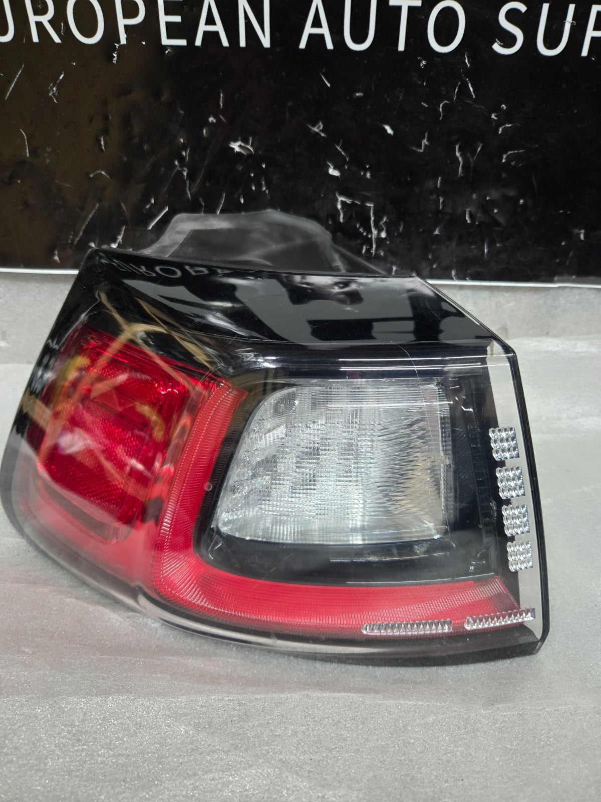 2019-2023 JEEP CHEROKEE REAR LEFT LH QUARTER PANEL TAIL LIGHT LED OEM